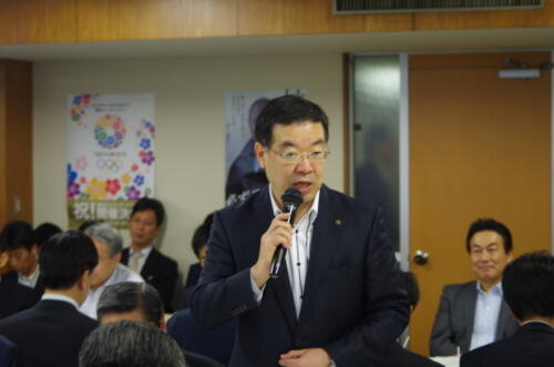 画像：会議で要望を行う山田全国知事会長